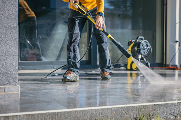 Best Animal Enclosure Cleaning  in Creola, AL